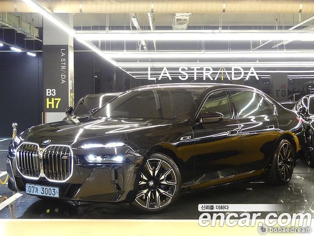 BMW i7 G70 M70 xDrive M Performance - фото 2