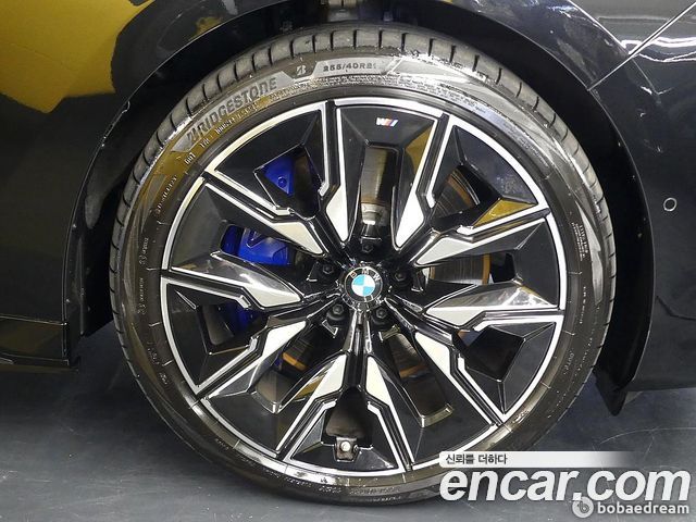 BMW i7 G70 M70 xDrive M Performance - фото 4