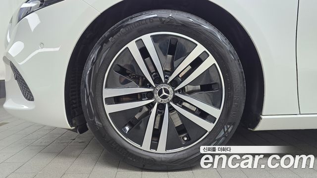 Mercedes-Benz A-Class W177 A220 Sedan - фото 4