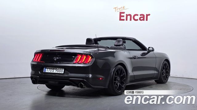 Ford Mustang Convertible - фото 1