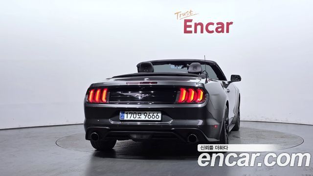 Ford Mustang Convertible - фото 3