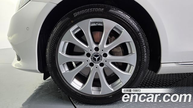 Mercedes-Benz E-Class W213 E300 4MATIC Exclusive - фото 4