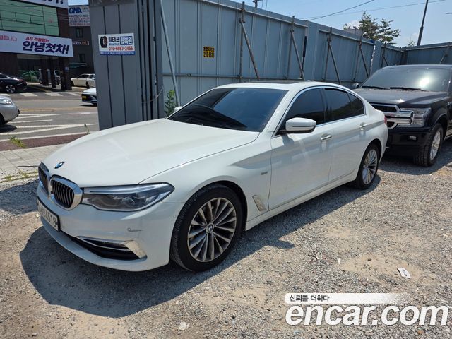 BMW 5-Series G30 520d Luxury Plus - фото 1