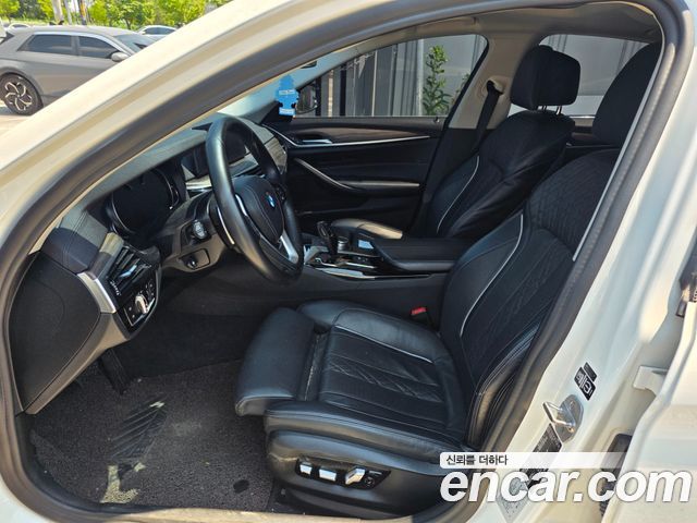 BMW 5-Series G30 520d Luxury Plus - фото 2