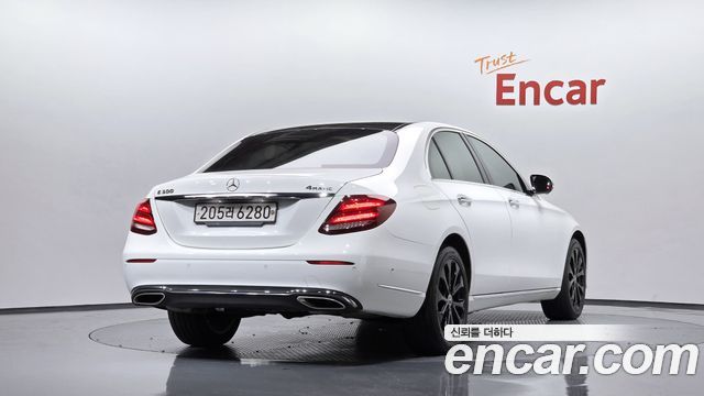 Mercedes-Benz E-Class W213 E300 4MATIC Exclusive - фото 0