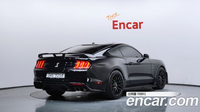 Ford Mustang GT Coupe - фото 1