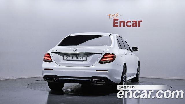 Mercedes-Benz E-Class W213 E300 AMG Line - фото 3