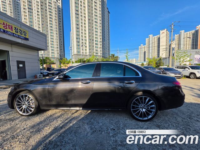 Mercedes-Benz E-Class W213 E300 4MATIC AMG Line - фото 2