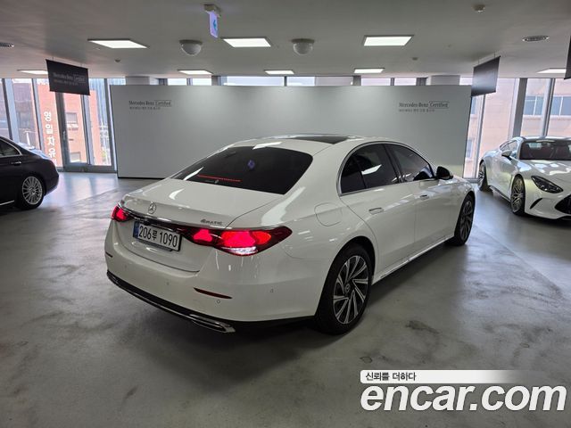 Mercedes-Benz E-Class W214 E300 4MATIC Exclusive - фото 1