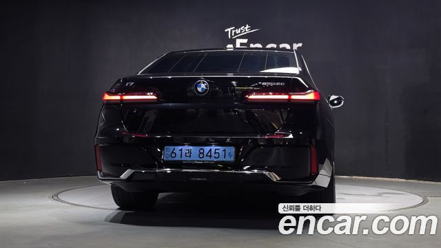 BMW i7 G70 eDrive 50 M Sport - фото 3