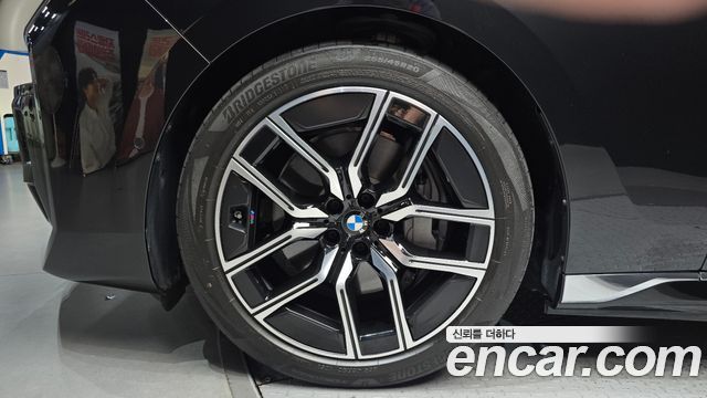 BMW i7 G70 eDrive 50 M Sport - фото 4