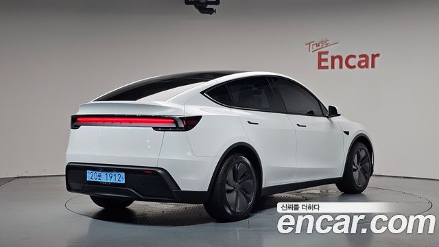 Tesla Model Y RWD - фото 0