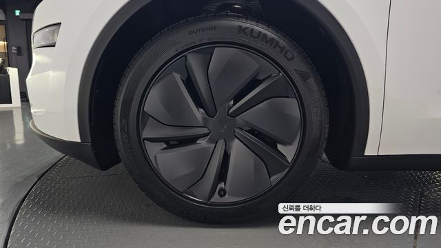 Tesla Model Y RWD - фото 3