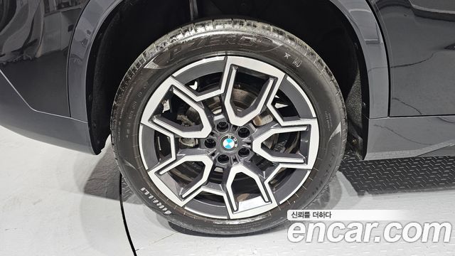 BMW X1 U11 xDrive 20i xLine - фото 4