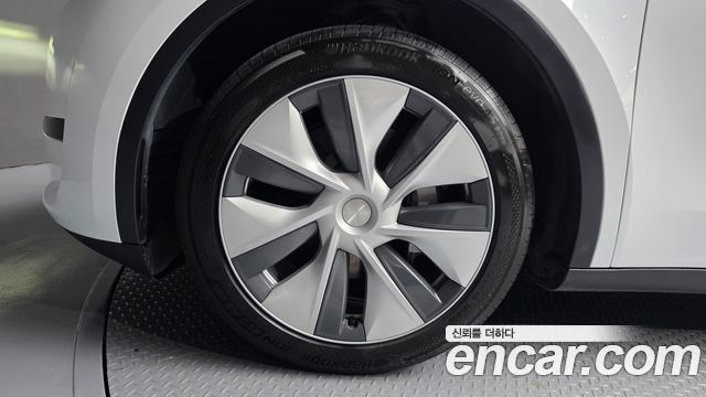 Tesla Model Y RWD - фото 4