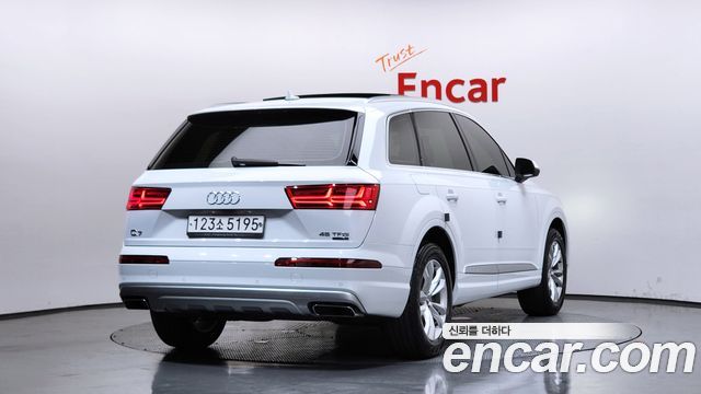 Audi Q7 45 TFSI Quattro - фото 1