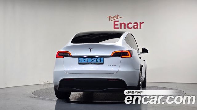 Tesla Model Y Long Range AWD - фото 3