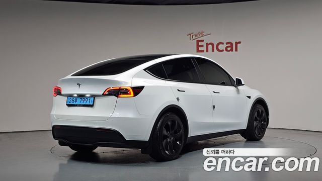 Tesla Model Y RWD - фото 0