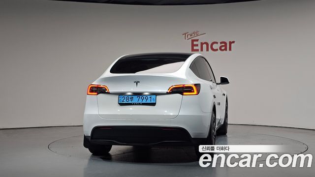 Tesla Model Y RWD - фото 2