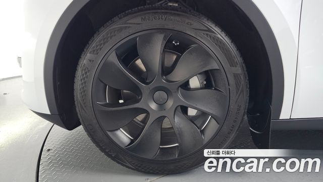 Tesla Model Y RWD - фото 3