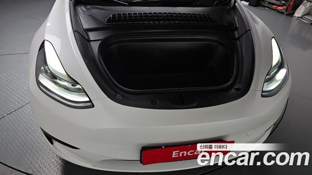 Tesla Model Y RWD - фото 4