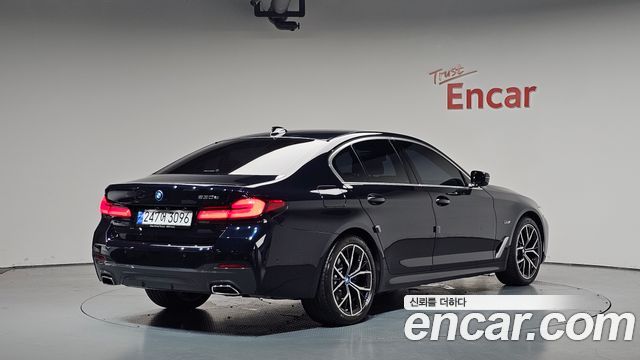 BMW 5-Series G30 530e M Sport - фото 0