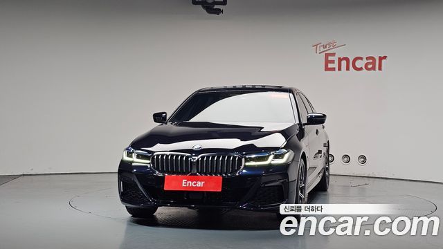 BMW 5-Series G30 530e M Sport - фото 1