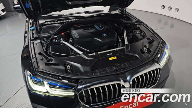 BMW 5-Series G30 530e M Sport - фото 4