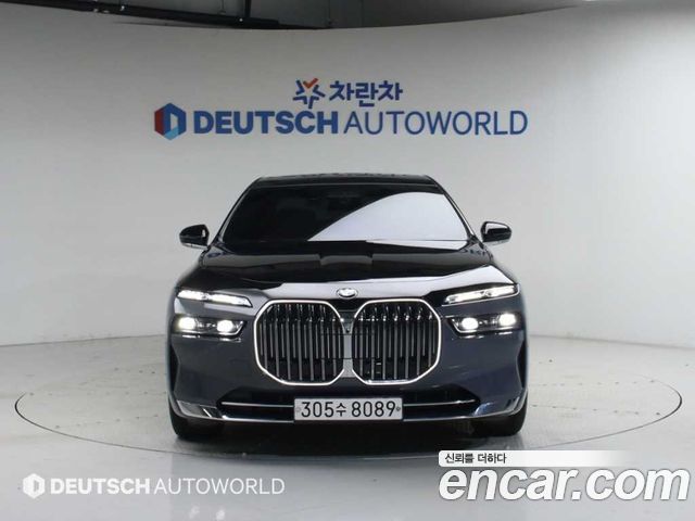 BMW 7-Series G70 740i sDrive Design Pure Excellence - фото 2