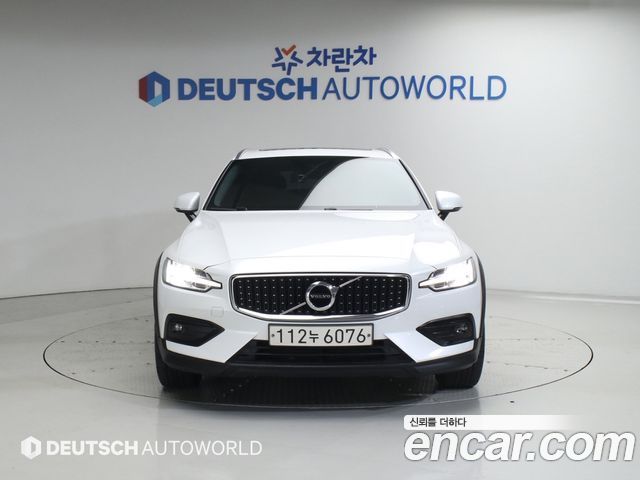 Volvo V60 2-го поколения T5 AWD - фото 0