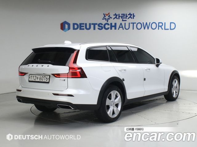 Volvo V60 2-го поколения T5 AWD - фото 1