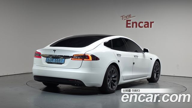 Tesla Model S Long Range - фото 1