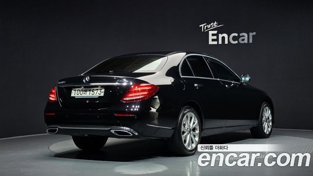 Mercedes-Benz E-Class W213 E220d 4MATIC Exclusive - фото 1