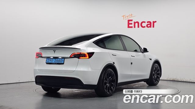 Tesla Model Y RWD - фото 1