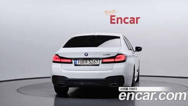 BMW 5-Series G30 520i M Sport - фото 3