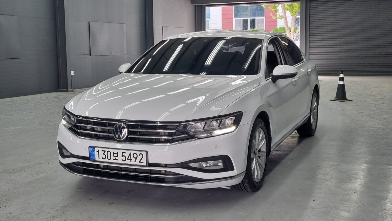 Volkswagen Passat B8 2.0 TDI Premium - фото 0
