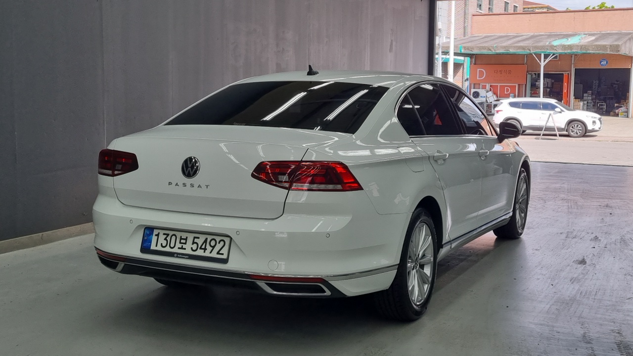 Volkswagen Passat B8 2.0 TDI Premium - фото 1