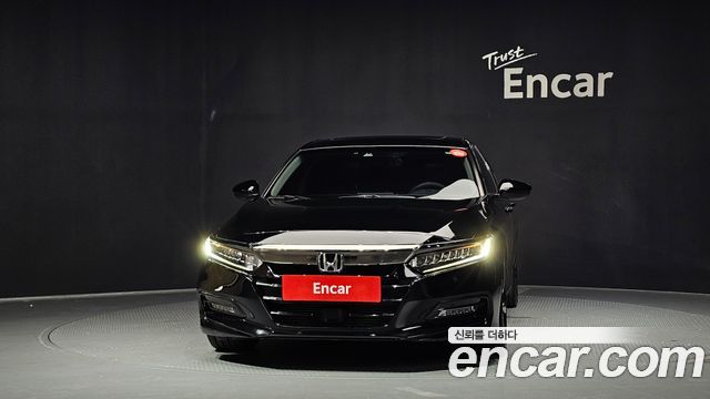 Honda Accord 10-го поколения 2.0 Turbo Sport - фото 2