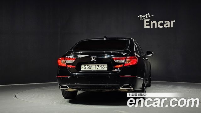 Honda Accord 10-го поколения 2.0 Turbo Sport - фото 3
