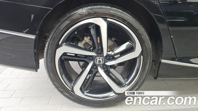 Honda Accord 10-го поколения 2.0 Turbo Sport - фото 4
