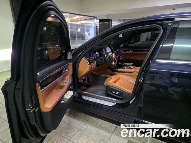 BMW 7-Series G11 750Li xDrive Design Pure Excellence - фото 2