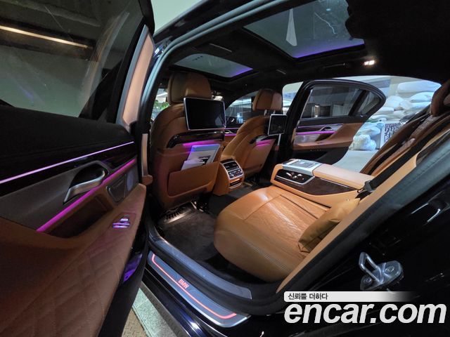 BMW 7-Series G11 750Li xDrive Design Pure Excellence - фото 3