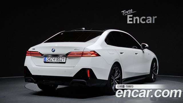 BMW 5-Series G60 530i xDrive M Sport - фото 1