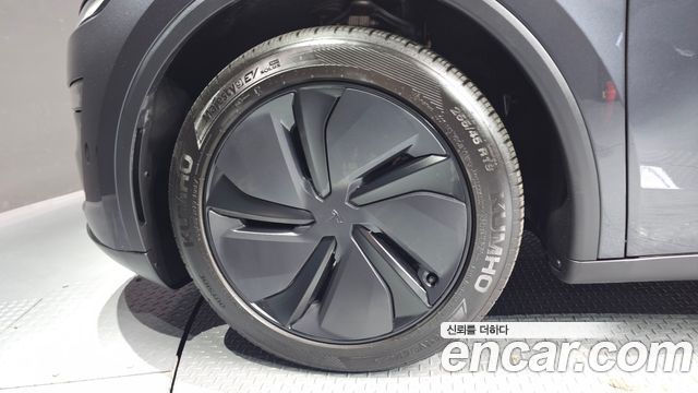 Tesla Model Y RWD - фото 4