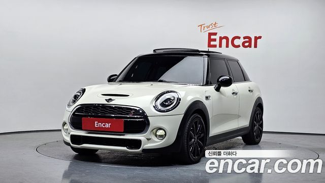 Mini Cooper 5Door Standard 3rd - фото 0