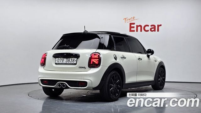 Mini Cooper 5Door Standard 3rd - фото 1