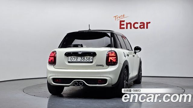 Mini Cooper 5Door Standard 3rd - фото 3