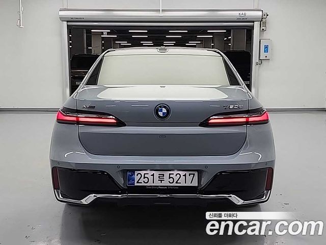 BMW 7-Series G70 750e xDrive M Sport - фото 2