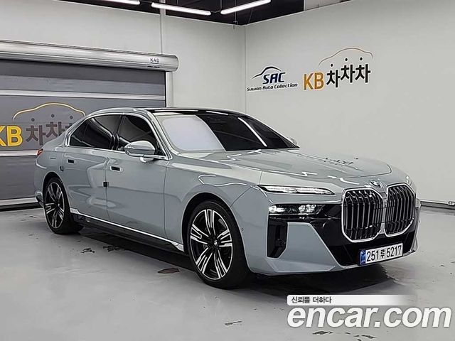 BMW 7-Series G70 750e xDrive M Sport - фото 3