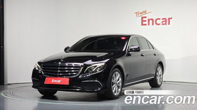 Mercedes-Benz E-Class W213 E220d Exclusive - фото 0